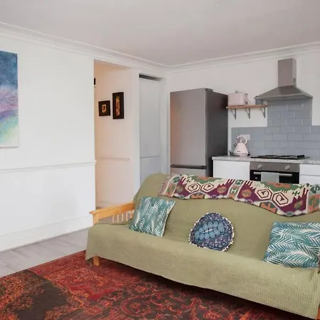 Charming 1 Bedroom Flat In Apartamento *