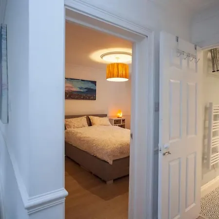 Charming 1 Bedroom Flat In * Bristol