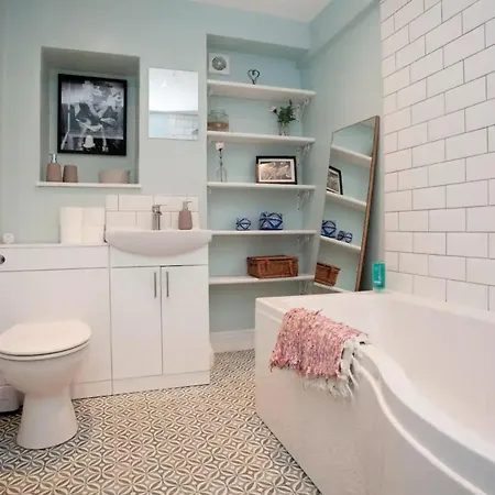 Charming 1 Bedroom Flat In Apartamento Bristol